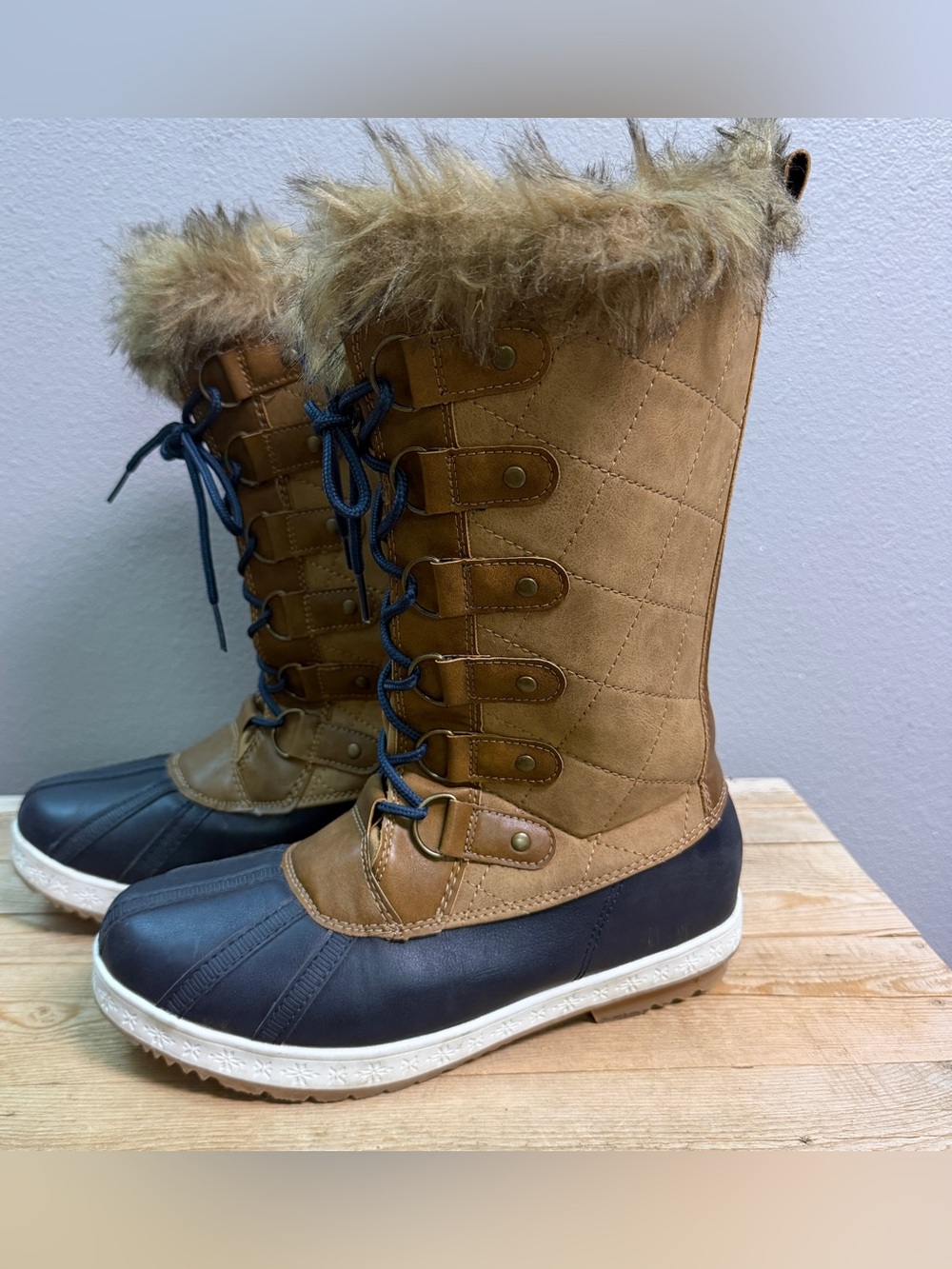 Women's Tan and Black Faux-Fur Winter Boots W7.5